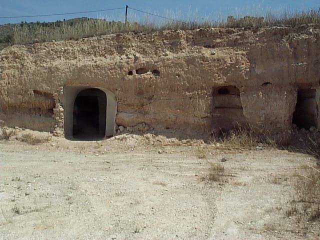 Cave house with 2,500m2 land situated just outside small village, ten minutes drive from Fortuna which has all amenities. Price includes project for three bedroom two bathroom house if desired. For an idea of end result of similar project please see