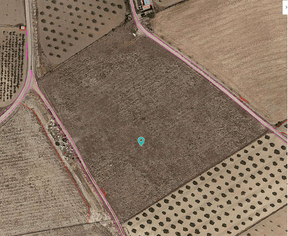 Este solar edificable legal se encuentra en La Romana. La parcela tiene 13.625 m2 m2. Podrá construir la casa de sus sueños en España y disfrutar de las hermosas vistas desde esta tierra. Somos especialistas en la Costa Blanca y Costa Cálida con especialización en el interior de Alicante y Murcia con especial énfasis en Elda, Pinoso, Aspe, Elche y alrededores. Somos una empresa establecida, bien conocida y de confianza que ha construido una sólida reputación entre compradores y vendedores desde que comenzamos a comercializar en 2004. Ofrecemos un servicio completo sin cargos ocultos ni sorpresas, comenzando con el abastecimiento de la propiedad, hasta su finalización. y un servicio postventa inigualable que incluye administración de propiedades, servicios de construcción y ayuda y asesoramiento general para hacer de su nueva casa un hogar. Con una cartera de más de 1400 propiedades a la venta, estamos seguros de que podemos ayudar, así que háganos saber su propiedad preferida, presupuesto y ubicación, y nosotros haremos el resto.