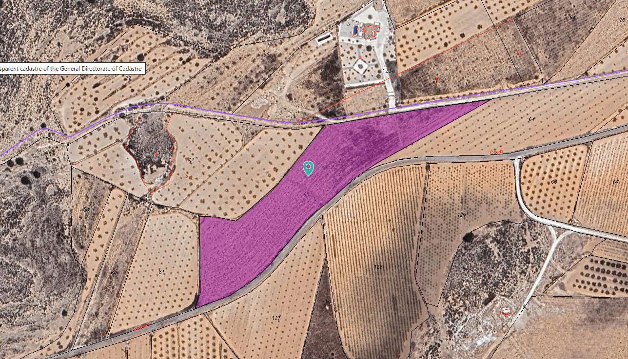 Excelente Parcela de 14.132 m² a tan solo 6km de Pinoso – Con Agua de Riego y Fácil Acceso Descubra esta fantástica oportunidad para construir el proyecto de sus sueños en un amplio terreno de 14.132 m², ubicado a solo 6 km del encantador pueblo de Pinoso, en dirección a Lel. Esta propiedad, con una ubicación privilegiada, goza de un hermoso entorno, un entorno tranquilo y un excelente acceso por carretera. Equipado con agua de riego y ofreciendo mucho espacio y potencial, este terreno es ideal para una variedad de usos, ya sea que esté planeando crear un refugio privado en el campo, una pequeña empresa agrícola o un proyecto de desarrollo personalizado. Con su conveniente ubicación, excelente acceso y recursos esenciales ya disponibles, esta parcela ofrece un valor y una versatilidad excepcionales. No se lo pierda: contáctenos hoy para concertar una visita y descubrir todas las posibilidades que esta propiedad tiene para ofrecer. Disponemos de una amplia cartera de propiedades en la Costa Blanca y la Costa Cálida, especializándonos en fincas rústicas, villas, fincas, terrenos edificables y opciones de diseño y construcción en las regiones de Alicante y Murcia, con especial énfasis en Elda, Monóvar, Pinoso, Sax, Villena, Aspe, Fortuna, Albacete y muchas otras zonas de los alrededores. Llevamos establecidos desde 2004 y nuestro equipo cuenta con décadas de experiencia para ayudarle a encontrar y asegurar la casa de sus sueños. Le acompañamos en cada paso del proceso para garantizar que su compra en España sea segura y sin complicaciones. No estamos aquí para venderle una propiedad, sino para ayudarle a hacer realidad su sueño y encontrar la propiedad perfecta para usted. Con nosotros, está en las mejores manos. Contáctenos ahora para hablar sin compromiso sobre cómo usted también puede hacer realidad sus sueños.