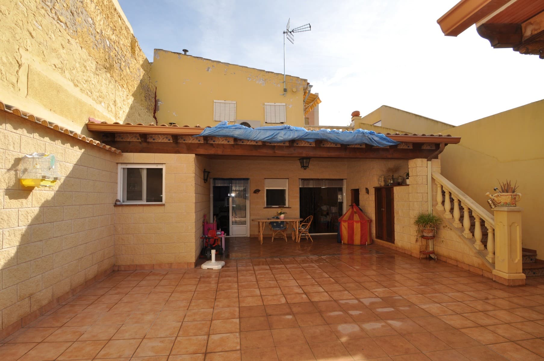 This great town house, is located in Pinoso, in a very quiet area, but close to everything you need, shops, bars, parks ...This house has two floors, each floor has an independent house. in the silver above is the main house. It has a large living room with fireplace, a large kitchen with space for a large breakfast table, this kitchen has a gallery and pantry.Also through the kitchen you have access to a large solarium from which you can see the mountains, and the inner courtyard that has the house on the ground floor. From the living room there is a corridor that leads to 2 double bedrooms, one of them with bathroom included. There is also a room and another bathroom.On the ground floor there is a large interior patio, in which there are two covered porches, in one of them there is a barbecue area, and a room that could be used as a storage room, or adapted for another room.The ground floor of the house has a kitchen, in which there is a large breakfast table and a sofa, so you can make family life in this instance. On this floor, there is also another very large room that can be used as a workplace, to adapt two double bedrooms ... There is also a garage.We are specialists in the Costa Blanca and Costa Calida specialising in the Alicante and Murcia Inland regions with a particular emphasis on Elda, Pinoso, Aspe, Elche and surrounding areas. We are an established, well known and trusted company that has built a solid reputation amongst buyers and sellers since we began trading in 2004. We offer a complete service with no hidden charges or surprises, starting with sourcing the property, right through to completion, and an unrivalled after sales service which includes property management, building services, and general help and advice to make your new house a home. With a portfolio of well over 1400 properties for sale, we are confident that we can help, so just let us know your preferred property, budget and location, and we will do the rest.