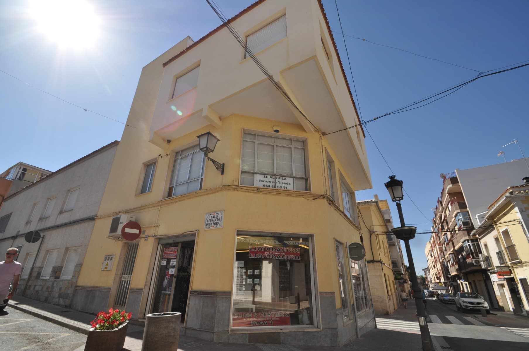 Great opportunity! Entire apartment with 3 floors, basement and solarium for an unbeatable price in one of the best areas of Pinoso. On the ground floor there is a shop with windows that overlooks two streets, if you want to open your business this propety is perfect, because if you want the store, the owner includes all the furniture in the price; counter, hangers ... A very good opportunity as it is located in one of the most central streets of Pinoso, but at the same time very quiet. The store has a basement in which there is a bathroom, this basement is currently used as a storage room, but could be converted into a garage, since it has the entrance ramp, but is currently closed. In addition to the store there are 2 more floors. The first has a large living room, two bedrooms and a bathroom. The second floor is all day, will have approximately 65 m2 all diaphanous to distribute it to your liking! Both houses are very bright as everything is outside, the windows overlook 3 different streets, there are large windows allowing sunlight to pass easily. By last. is the terrace or solarium, a large terrace from which you will have spectacular views of the city.If you have liked this property do not hesitate to contact us to give you more information or to organize a visit, be happy to help you!We are specialists in the Costa Blanca and Costa Calida specialising in the Alicante and Murcia Inland regions with a particular emphasis on Elda, Pinoso, Aspe, Elche and surrounding areas. We are an established, well known and trusted company that has built a solid reputation amongst buyers and sellers since we began trading in 2004. We offer a complete service with no hidden charges or surprises, starting with sourcing the property, right through to completion, and an unrivalled after sales service which includes property management, building services, and general help and advice to make your new house a home. With a portfolio of well over 1400 properties for sale, we are confident that we can help, so just let us know your preferred property, budget and location, and we will do the rest.