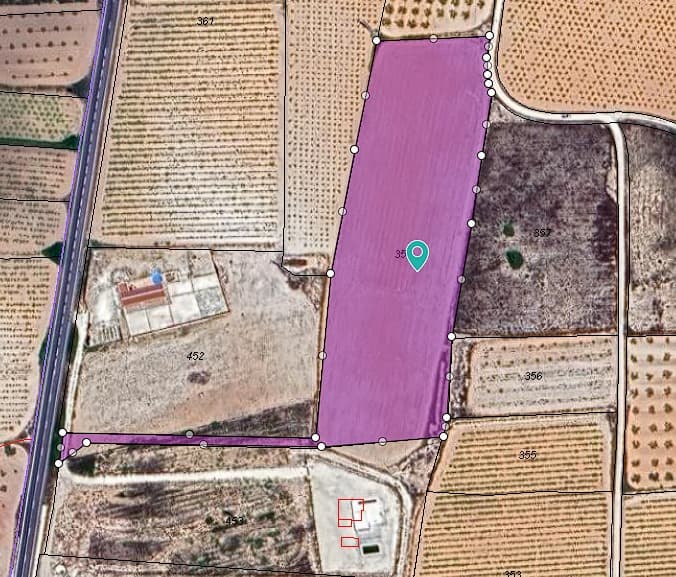 Tenemos una gran cartera de propiedades en las zonas de la Costa Blanca y Costa Cálida, especializándonos en propiedades de campo, villas, fincas, solares edificables y opciones de diseño y construcción en las regiones de Alicante y Murcia con especial énfasis en Elda, Monovar, Pinoso, Sax. , Villena, Aspe, Fortuna, Albacete y muchas más zonas de los alrededores. Nos establecimos desde 2004 y contamos con décadas de experiencia en el equipo que aportamos para ayudarlo a encontrar y asegurar la nueva casa de sus sueños. Te ayudamos en cada paso del camino para asegurarnos de que tu compra en España sea segura y sin complicaciones. No estamos aquí para venderle una propiedad, estamos aquí para ayudarlo a realizar su sueño y encontrar lo que es adecuado para usted. Con nosotros estás en las manos más seguras. Contáctenos ahora para conversar sin compromiso sobre cómo usted también puede hacer realidad sus sueños.