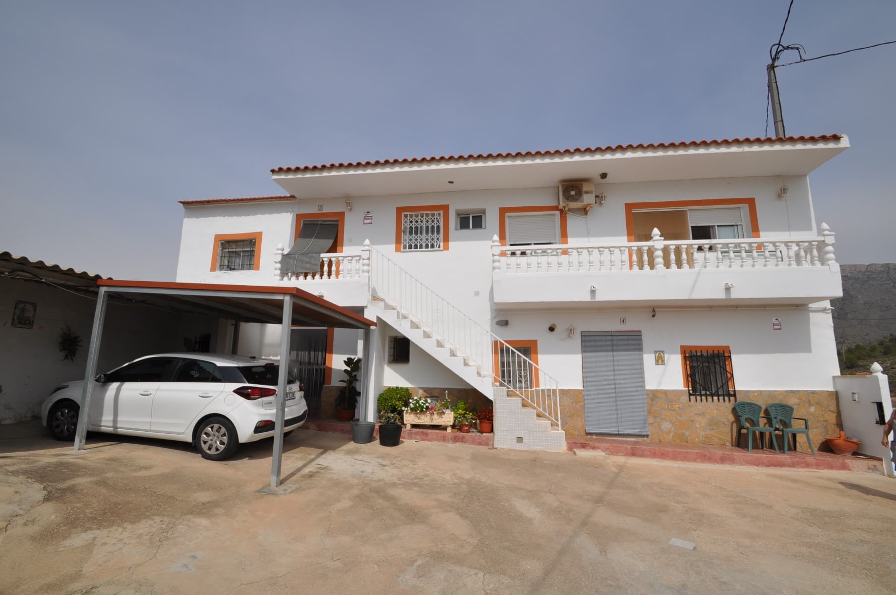 Discover this huge house located in a village of Abanilla surrounded by nature. This house has various functional spaces with different possible uses. A large separate living room with fireplace, two small spaces now arranged as separate rooms. A chill out area, a small vegetable garden that provides some vegetables and fruit, a large covered space for parking or a barbecue. The upper floor becomes a separate dwelling consisting of 4 spacious bedrooms, a bright living room with views of the mountains, lovely balconies and a bathroom and kitchen. While the ground floor has several living rooms and perfectly connected rooms as well as a second floor with more rooms or storage space. Perfect for large families or new projects.If you liked this property, do not hesitate to contact us to organize a visit, we will be happy to help you!