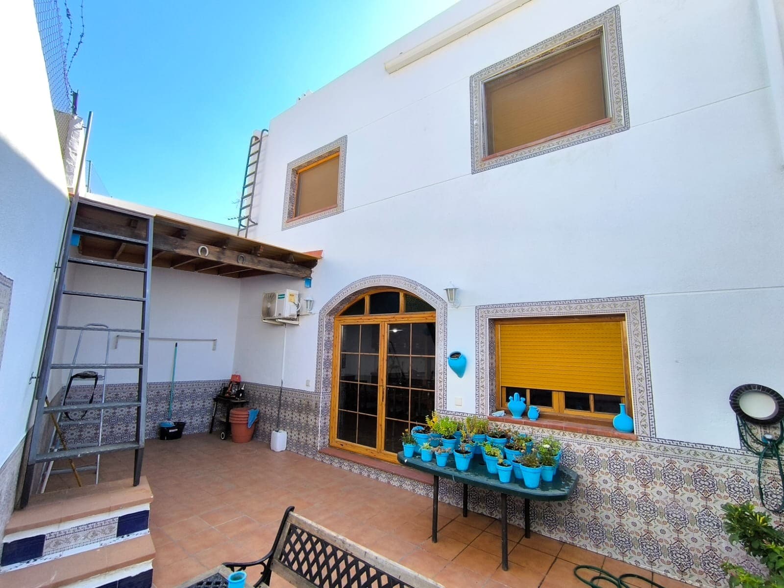 Completely renovated, ready-to-move-in luxury townhouse with 3 floors in Sax! Only 35 min from the airport and the beaches. Features:Ground floor with a storage, large garage for up to 8 cars, an entrance hall.Middle floor with a sizeable bright salon, equipped modern kitchen with a dining room, a small bedroom, a bathroom, a private patio with entrance to a mountain path.Upper floor with 4 bedrooms, 3 bathrooms, all stylish, with built-in wardrobes.Roof terrace with wonderful views over the town.Solar panels and solar thermal water heating, taking your energy bills to almost zero. Quality tile floors, large windows with mosquito nets.Top location, short walk from the town centre and all daily amenities, yet in a quiet area, with mountain walk right behind the house.Non-negotiable price.About the area: Sax is a charming town located in the province of Alicante. Known for its historic Sax Castle perched on a rocky hilltop, the town offers a rich cultural heritage, peaceful atmosphere, excellent local amenities, and proximity to larger cities. Alicante airport and beaches are just 30 minutes away. Its affordable property prices and growing expat community make it a great investment opportunity for buyers looking for a traditional Spanish setting.About us: We are specialists in the Costa Blanca and Costa Calida specialising in the Alicante and Murcia Inland regions with a particular emphasis on Elda, Pinoso, Aspe, Elche and surrounding areas. We are an established, well known and trusted company that has built a solid reputation amongst buyers and sellers since we began trading in 2004. We offer a complete service with no hidden charges or surprises, starting with sourcing the property, right through to completion, and an unrivalled after sales service which includes property management, building services, and general help and advice to make your new house a home. With a portfolio of well over 1400 properties for sale, we are confident that we can help, so just let us know your preferred property, budget and location, and we will do the rest.