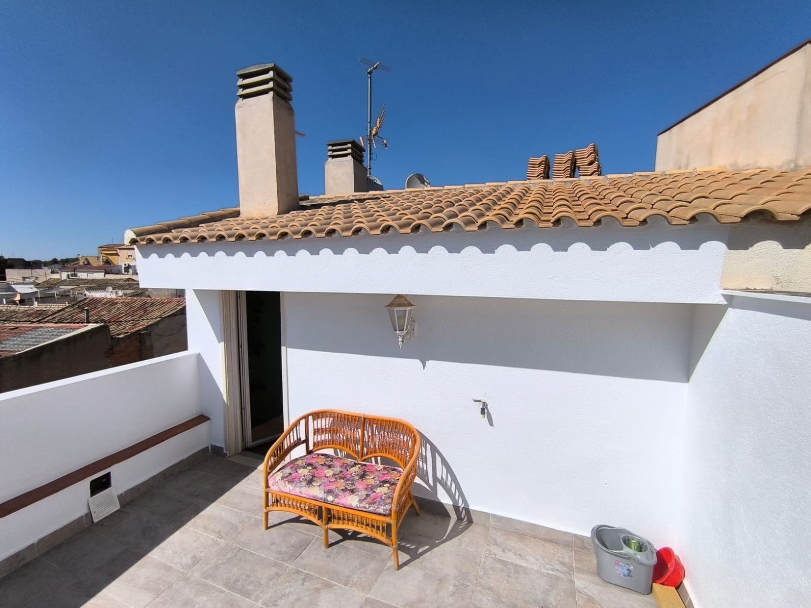 Ready to move in duplex in the heart of Sax is awaiting you! This home, just 30 minute drive from the beach, has 3 spacious bedrooms, 2 modern bathrooms, entrance hall with built-in wardrobes, modern kitchen, laundry room, and a cosy salon with views over the town. The upper part of the duplex (which has its own access with an elevator!) has 1 bedroom and a terrace with wonderful views over the town and mountains. No neighbours above you! Ideal for a couple with extra room for guests and gatherings!This home has air ducts installed above the ceiling, which can distribute both air conditioning and heating to all rooms, the kitchen and the dining room. All that remains is to add the unit, as the pre-installation is already in place. The apartment is bright, oriented towards south. The windows are double-glazed, ensuring quality thermal and sound insulation. The home is made using quality materials, fitting modern European standards.The apartment has a generous garage space as well, big enough for one car and two motorbikes.Located in a quiet area, just a 4-minute walk from centre of Sax, where you will find supermarkets, banks, schools, pharmacies, etc. Everything you need for everyday life is within walking distance.Non-negotiable price.About the area: Sax is a charming town located in the province of Alicante. Known for its historic Sax Castle perched on a rocky hilltop, the town offers a rich cultural heritage, peaceful atmosphere, excellent local amenities, and proximity to larger cities. Alicante airport and beaches are just 30 minutes away. Its affordable property prices and growing expat community make it a great investment opportunity for buyers looking for a traditional Spanish setting.About us: We are specialists in the Costa Blanca and Costa Calida specialising in the Alicante and Murcia Inland regions with a particular emphasis on Elda, Pinoso, Aspe, Elche and surrounding areas. We are an established, well known and trusted company that has built a solid reputation amongst buyers and sellers since we began trading in 2004. We offer a complete service with no hidden charges or surprises, starting with sourcing the property, right through to completion, and an unrivalled after sales service which includes property management, building services, and general help and advice to make your new house a home. With a portfolio of well over 1400 properties for sale, we are confident that we can help, so just let us know your preferred property, budget and location, and we will do the rest.