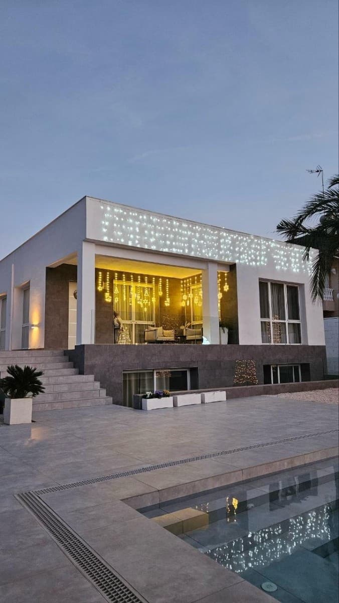 Bedrooms: 4, Bathrooms: 3, Villa in Orihuela, Alicante, Spain