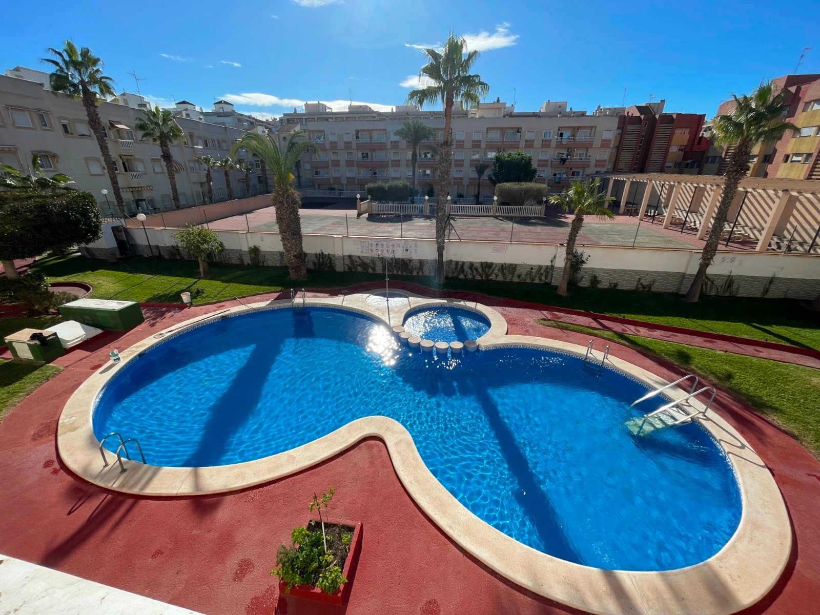 Cozy 2-bedroom apartment with pool views in the center of TorreviejaThis charming 58 m² apartment is located in the heart of Torrevieja, close to all amenities and offering a pleasant environment for both living and vacation stays.The property features two bright bedrooms and a full bathroom, with a functional and welcoming layout. The living and dining area is seamlessly integrated with the kitchen, creating a comfortable space for everyday life. From the private terrace, you can enjoy views of the pool—perfect for relaxing and enjoying the Mediterranean climate.The location is unbeatable: just steps away from Torrevieja's beaches, supermarkets, the local market, and everything needed for daily life. The area combines tranquility and convenience, allowing easy access to shopping, dining, and leisure activities.This apartment represents an excellent opportunity both as a permanent home and as an investment for vacation rentals, offering comfort, location, and access to all the advantages of central Torrevieja.