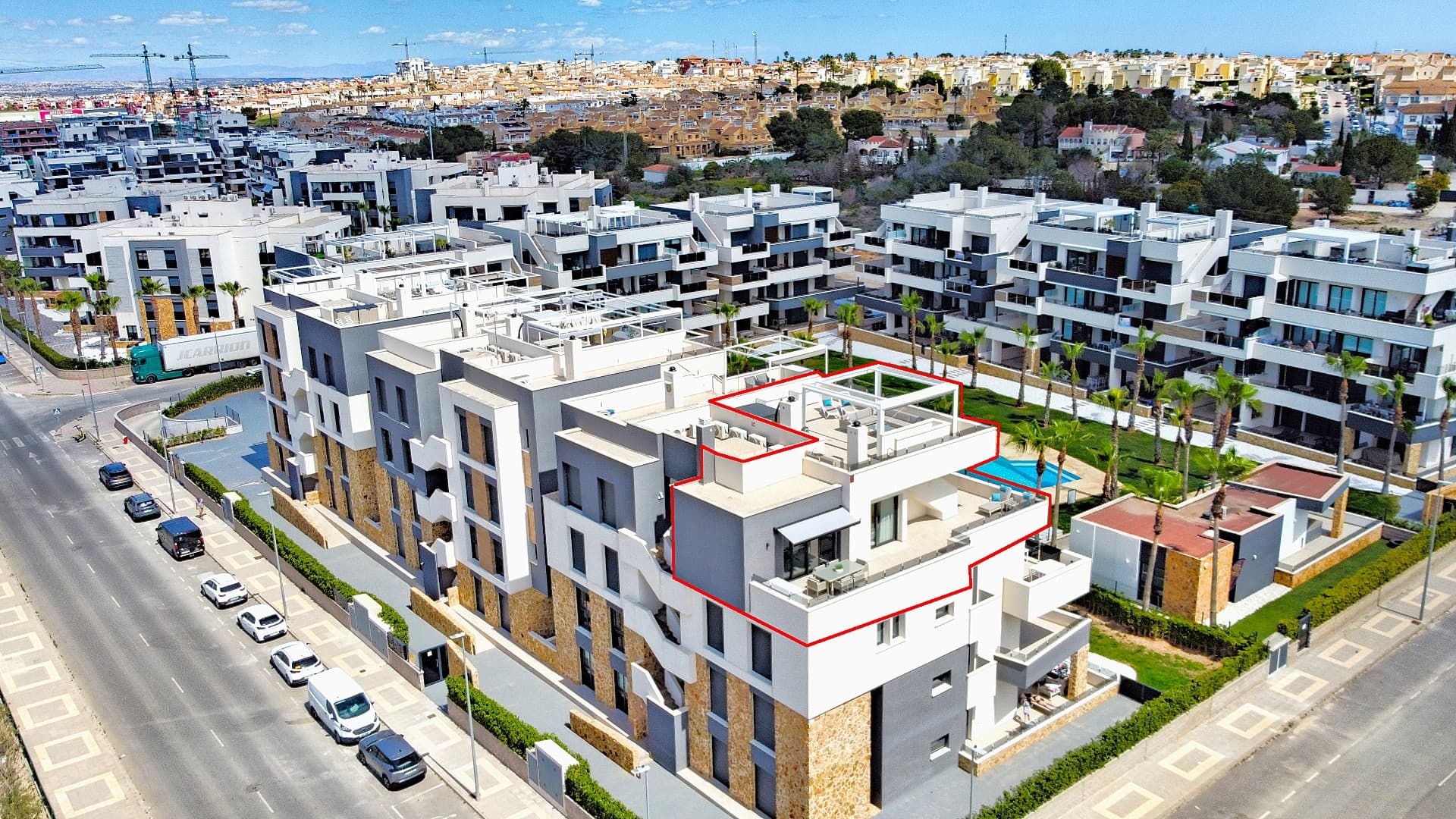 . Stunning Penthouse in Los Altos with Private Lift and Double Garage! Welcome to this exceptionally sunny and spacious penthouse, located on the top floor of a brand-new complex in Los Altos (Orihuela-Costa).The private lift takes you straight from your double garage directly to your front door. Inside, you’ll find an abundance of space with 3 generous bedrooms and 2 modern bathrooms!The living room is wonderfully spacious and flows seamlessly into the open-plan kitchen.But the real wow-factor? That’s the incredible 91 m² rooftop terrace! South-facing, partly covered, and equipped with sunshades – perfect for outdoor living all year round. And let’s not forget the balcony itself, offering another 74 m² of outdoor bliss!The master bedroom comes with a luxurious en-suite bathroom featuring a walk-in shower. The other bedrooms share a stylish second bathroom and offer plenty of built-in storage.A unique home for someone looking for something truly special.Are you ready to enjoy this view soon?