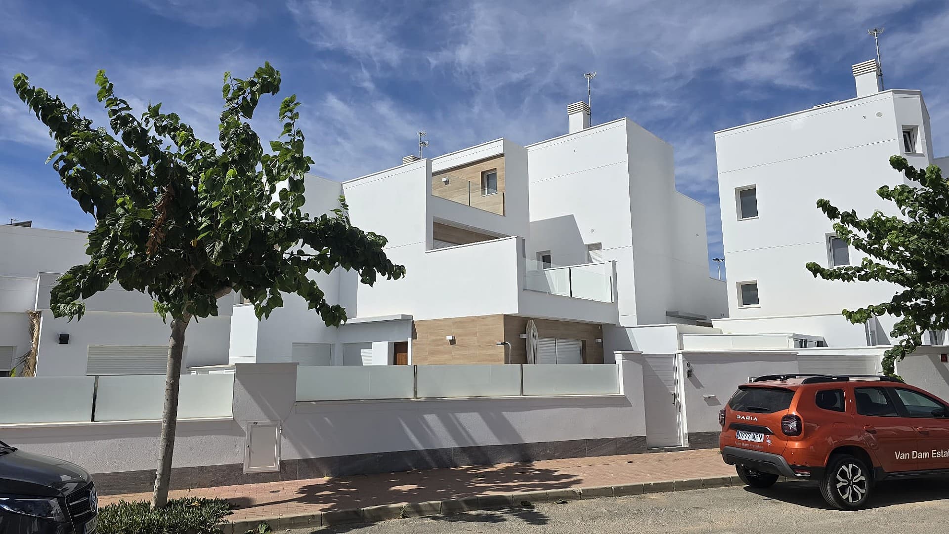 . Dream Villa in the Heart of San Pedro del Pinatar!Welcome to this stylish detached villa on a corner plot, where everything is within walking distance! Shops, restaurants, the beach, and nature – all just steps away. Perfect as a second home or a holiday rental investment.Inside & ComfortWith 3 bright bedrooms and 2 modern bathrooms, there’s room for up to 6 people. The open living area is filled with light and has direct access to the garden. The villa is fully furnished with high-quality materials and sold complete with everything you need: garden furniture, lounge set, sunbeds, air conditioning, smart TV, washing machine, and a fully equipped kitchen with dishwasher and freezer.Outdoor LivingPrivacy guaranteed! Enjoy the well-kept garden, private pool, outdoor shower, and multiple spots to soak up the sun or relax in the shade – perfect year-round.Top LocationExplore natural parks, relax in the mud baths, or take trips to the historic cities of Murcia and Cartagena. Murcia-San Javier Airport is nearby, and Alicante is just an hour away by car.Why this villa is a dream:Detached villa with luxury and privacyPrivate salt water pool and spacious outdoor areas, jacuzzi in pool with 10 jets. (20m2)Move-in ready and fully furnished, sofa with sleeping function for 2 persons in livingroom.Drinking water function in kitchen.Everything within walking distance: beach, town & golf coursesPerfect for families, winter residents, or investors